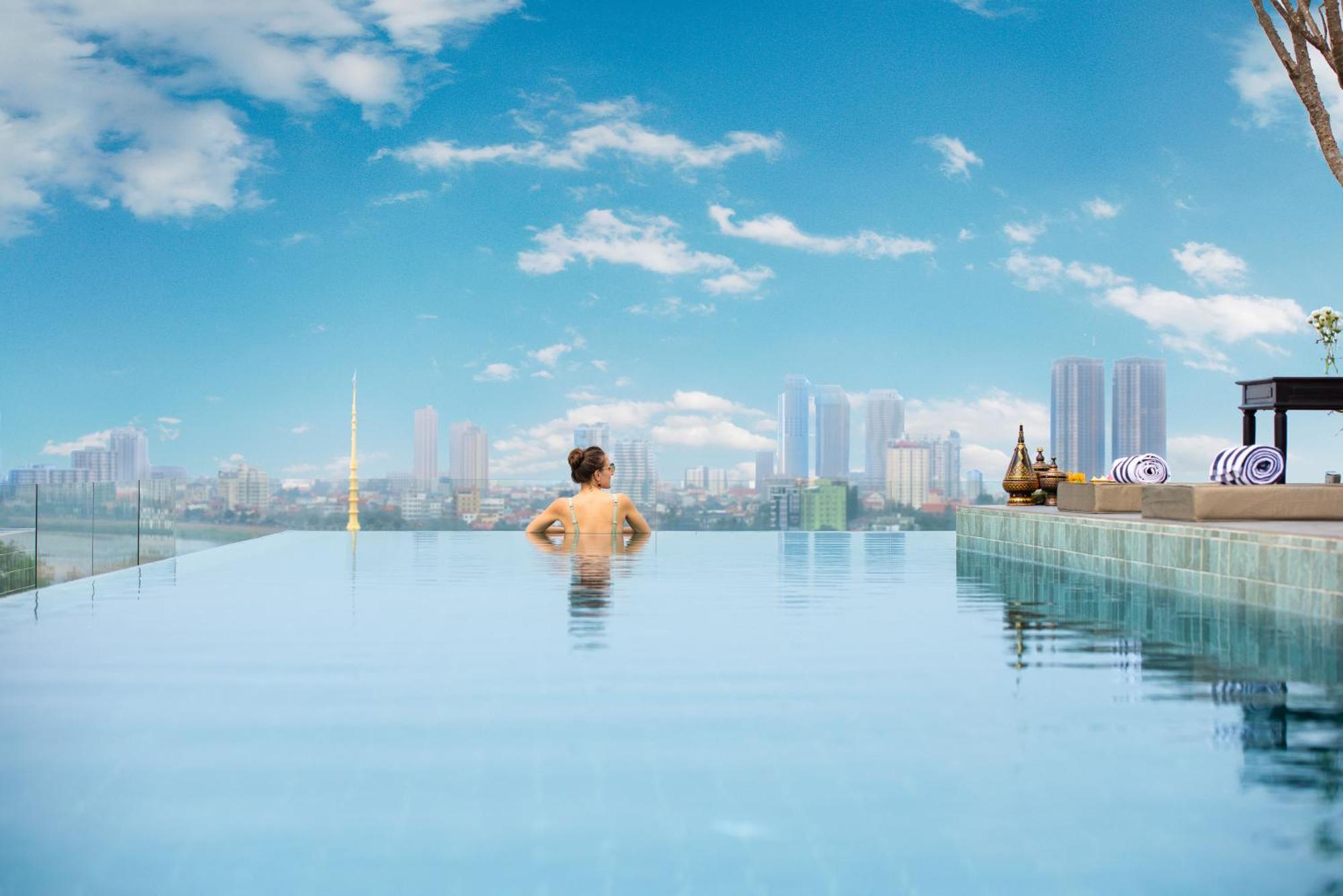 Glow Park Grand Royal Palace Hotel 4*