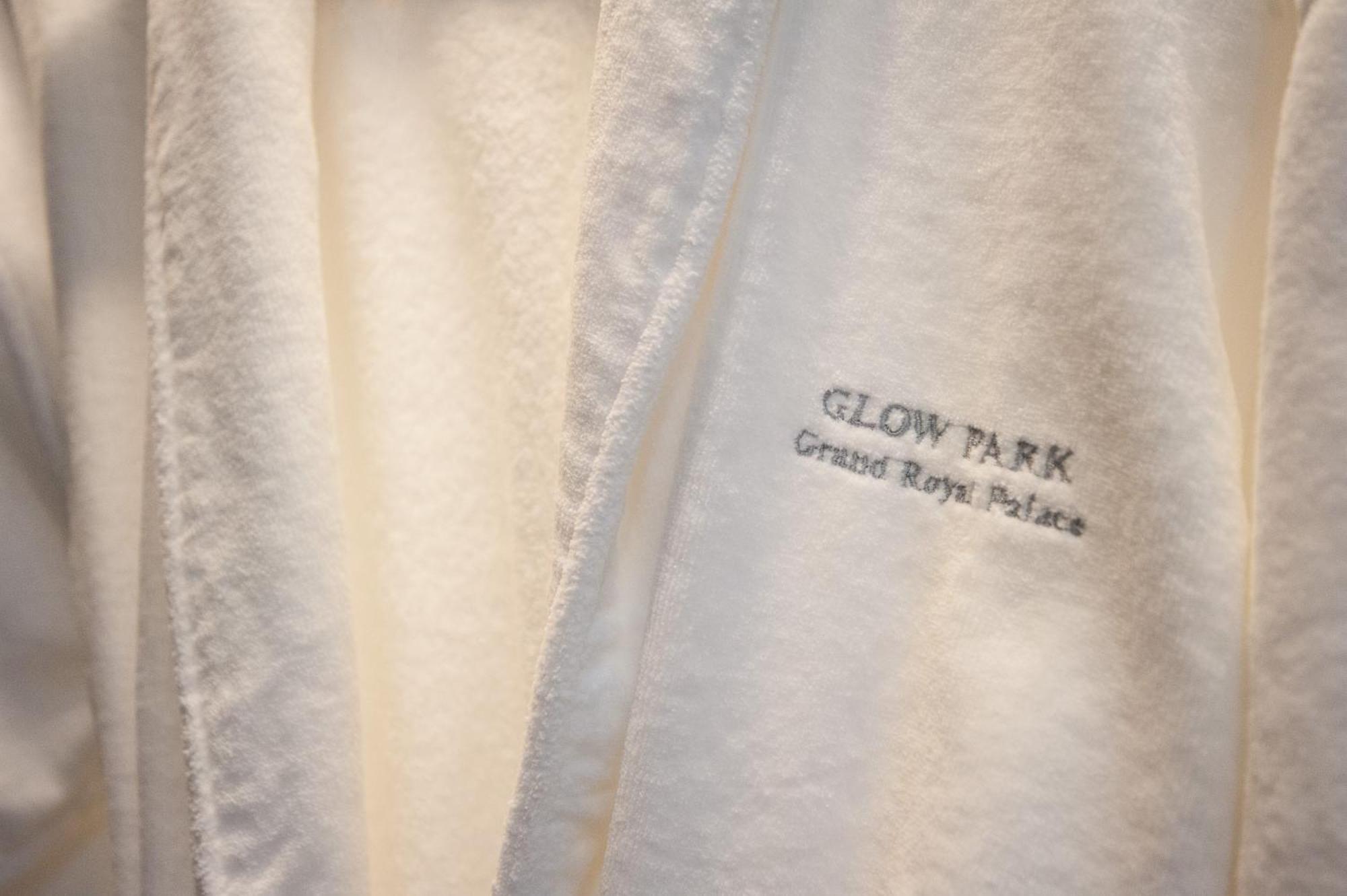 Hotel Glow Park Grand Royal Palace