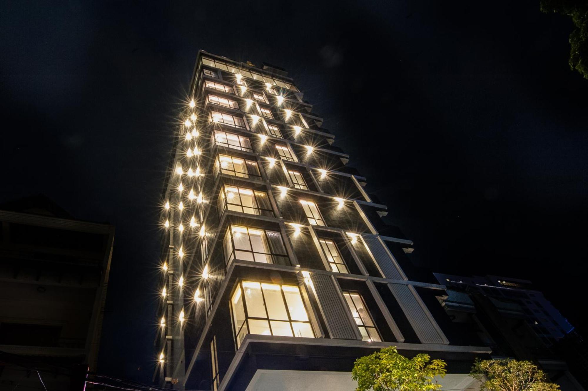 Glow Park Grand Royal Palace 4*