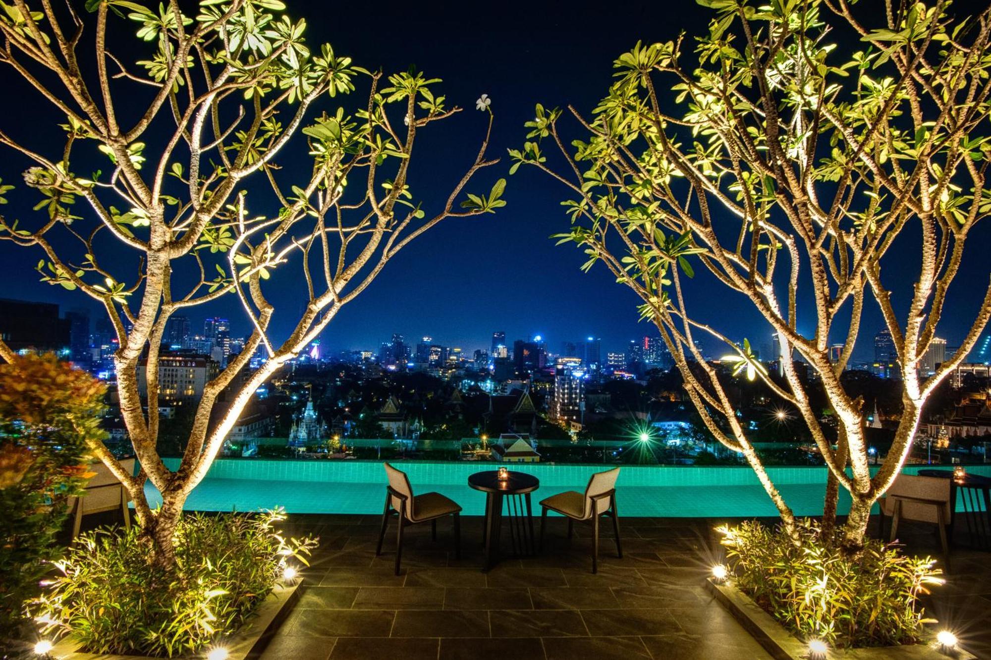 Glow Park Grand Royal Palace Hotel