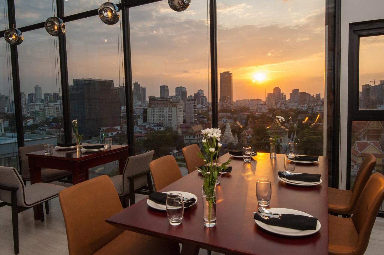 Glow Park Grand Royal Palace 4*